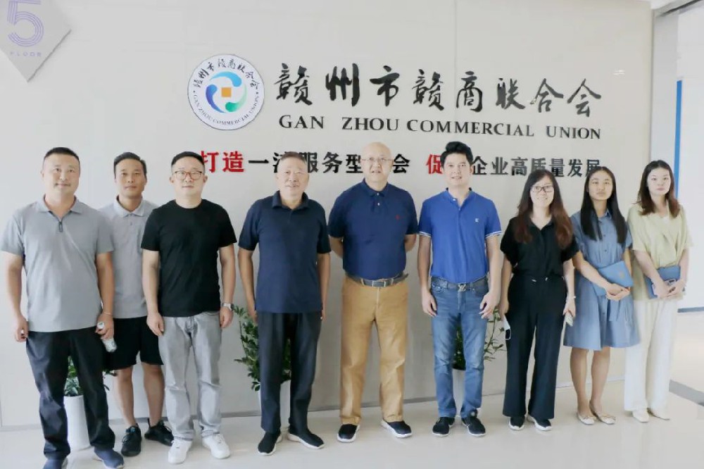 商會(huì)監(jiān)事會(huì)主席、江西憶源多媒體科技有限公司董事長(zhǎng)徐林楠一行來(lái)商會(huì)秘書處參觀交流